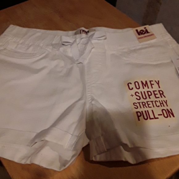 lei Other - NWT - LEI WHITE DORM SHORTS.  PULL ON SHORTS.